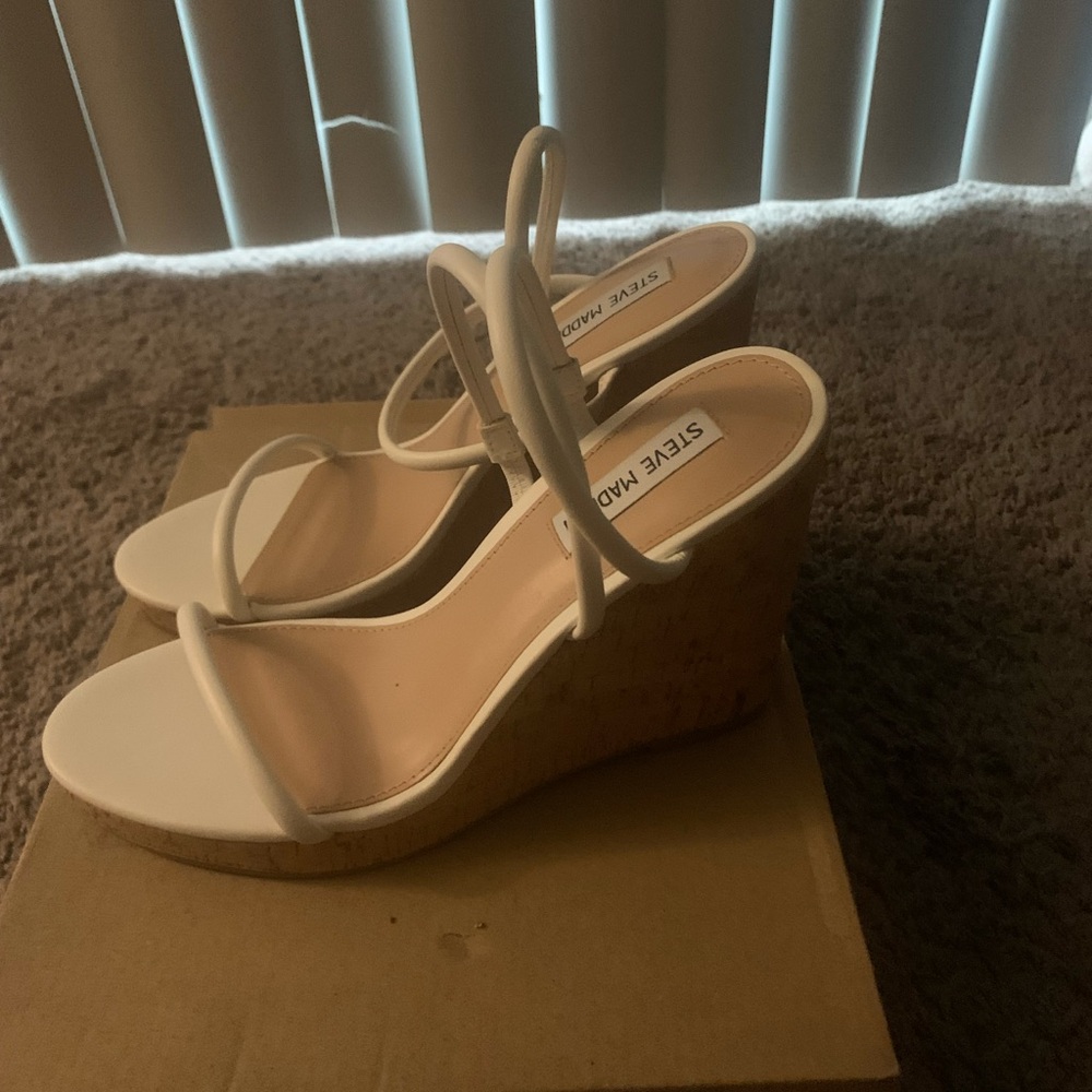 Steve Madden White Strappy Block-Heel Sandals (Reserved) - Picture 3 of 4